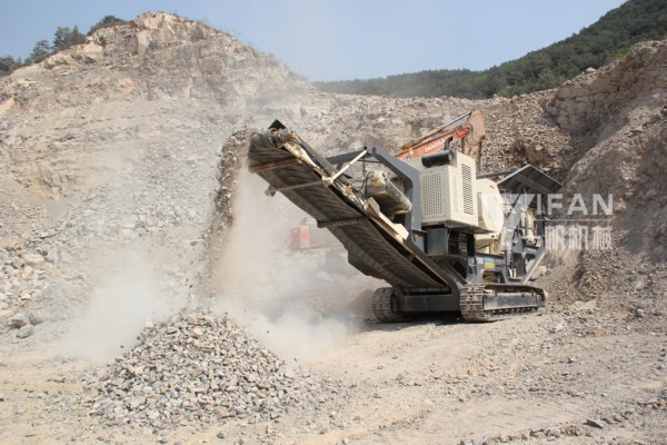 一帆履帶式移動(dòng)破碎站 一帆履帶式移動(dòng)破碎站